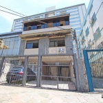 Ótimo sobrado no Menino Deus, tanto comercial quanto residencial. Possibilidade de residir até 3 familias (uma por andar). Possui 300m² de área construída, divididos em 3 andares. No térreo possui: 2 