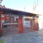 Casa localizada na clemente pinto, muito bem construída, com estrutura para mais um andar 4 quartos grandes, completos sendo uma suite com espaço para closet e vista para porto alegre, pequeno pátio n