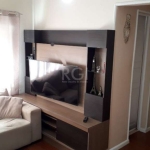 Apartamento 2 dormitorios muito bem conservado. Condominio com portaria 24h, elevador, playgroud. Perto de todos recursos do bairro. Garagem em frente a portaria.&lt;BR&gt;Ótimo apartamento à venda em