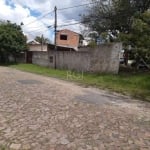 Excelente terreno de esquina, plano, em privilegiada localização, medindo 20,00m X 23,90m X 28,50m, com 2 casas de alvenaria, sendo uma pronta e a outra em acabamento.       &lt;BR&gt; Ótima opção par