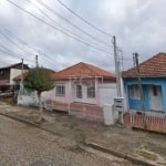 Ótimo terreno com 3 casas mistas individuais (de madeira e material) no momento  todas alugadas, terreno de 11,00 x 30,00 mtrs totalizando 330,00 m². localização próxima do Hospital Cristo Redentor e 