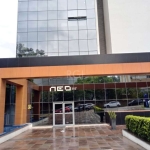 Excelente Sala comercial com 86m², no bairro Petrópolis em Porto Alegre/RS, andar alto de frente, banheiro, espera para Split, pronta para ocupação, novo e sem ocupações anteriores. Empreendimento de 