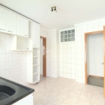 Apartamento de 2 dormitórios, na Av. Teresópolis, próximo ao novo shopping Bourbon Teresópolis e todos os recursos do bairro. Sem vaga de garagem (se precisar alugar,  tem custo mensal, a parte). NAO 