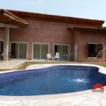 Casa Térrea a venda, Granja Viana com 3 Suítes, Piscina, Spa com Hidromassagem, Sauna, Churrasqueira, 4 Vagas de Garagem