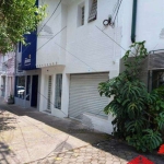 Casa Comercial de 150 m² a venda na Vila Mariana, com 5 dormitórios, 2 banheiros, lavanderia, área de serviço, cozinha, 300 metros do Hospital e Metrô