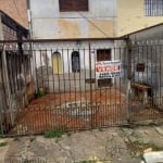 Casa venda na Vila Ema de 107 m², 2 dormitórios, 2 banheiros, edícula no fundo com 2 quartos e salão, 1 vaga de garagem coberta, precisa de reforma