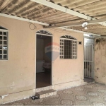 casa comercial com 02 quartos, com kit nos fundos QR 401 conjunto 15