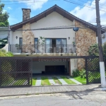 Casa á Venda 4 Quartos, (3 suites) vaga para 3 carros.