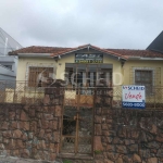 Casa térrea no Campo Grande com 2 dorm, sala, cozinha, edícula e garagem.