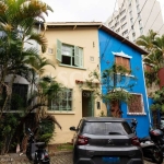 Casa de Vila á Venda em Pinheiros com 75m², 3 quartos, 1 vaga.