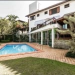 Casa à Venda no Morumbi, 572m², 6 suítes, 6 banheiros, Piscina, Churrasqueira, 6 vagas, living amplo