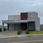 Exclusividade e Sofisticação: Casa de Condomínio com Piscina de Borda Infinita em Alphaville Nova E