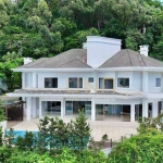 Casa Moderna de Alto Padrão em Condomínio Fechado, no bairro Pantanal.