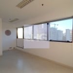 Sala Comercial com 30m² com sala e recepção 2 banheiros e uma vaga próximo ao Metrô Santa Cruz