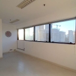 Sala Comercial com 30m² com sala e recepção 2 banheiros e uma vaga próximo ao Metrô Santa Cruz