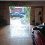 2 casas assobradadas sendo que cada uma possui 2 dormitórios,sala cozinha,banheiro e área de serviço com 4 vagas de garagem,aceita proposta.