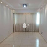 Apartamento no bairro Jardim Finotti com três quartos.