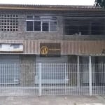 VENDO CASA NA AVENIDA EM FRENTE ACTO ACADEMIA Residencial na parte superior e comercial no térreo a localização é excelente.