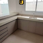 Espetacular casa em condomínio à venda em Uberlândia-MG, Granja Marileusa: 3 quartos, 1 suíte, 2 salas, 3 banheiros, 2 vagas, 82m².