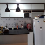 Apartamento de 70m. 2 quartos, sendo 1 suíte + banheiro social + área de serviço + varanda. Andar baixo, sol passante, vista para área interna do condomínio. no Recreio dos Bandeirantes/RJ