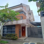 Linda casa a venda original 4 quartos todos suítes, transformada em 2 quartos todos com closets a venda no Recreio dos Bandeirantes com 200m²  !