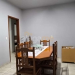 Casa no bairro Parque Glória III, com dois quarto e garagem.