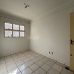 Apartamento próximo a UNESP, com 02 dormitórios, banheiro reformado e vaga de garagem.