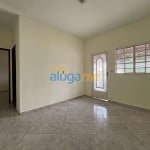 Casa comercial ou residencial, no bairro Jardim Conceição, com grande área livre.