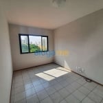 Apartamento na Boa Vista, com 2 dormitórios (1 suíte), vaga coberta e portaria.