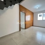 Apartamento cobertura no condomínio Spazio Rio Verde, com 03 dormitórios (01 suíte), elevador e varanda privativa com churrasqueira.