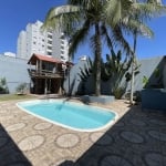 Casa à venda com 03 quartos sendo 01 suíte, 260m2, averbada, piscina e casa de boneca bo Bairro Santo Antônio em Joinville