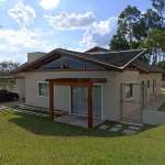 Linda Casa em Condomínio à Venda em Caçapava-SP - 4 Quartos, 4 Suítes, 2 Salas, 4 Banheiros, 2 Vagas, 202m²!