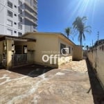 Casa no bairro Jundíai c/490m² de área. E 110m² de área construída. Excelente Localização, Próximo ao SESC. Com Potencial para residencial e comercial