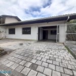 Casa com 3 quartos para alugar na Tenente Silvio Delmar Hollenbach, 92, Água Verde, Blumenau