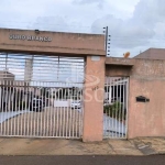 Casa em Condomínio fechado Ouro branco, possui 1 sala, 1 banheiro, 3 quartos, 1 cozinha e 2 vagas .