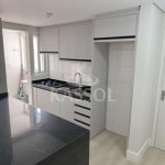 Apartamento à venda, semi mobiliado, todo reformado, churrasqueira na sacada.