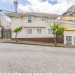 Casa, no São Francisco, de 440,00m², com 8 quartos