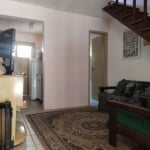 Excelente casa/ Sobrado com dois quartos no andar superior, sala, cozinha e lavanderia conjugadas, banheiro, piso frio em todas as peças, escada de madeira (não caracol)garagem fechada, pátio nos fund