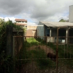 Ótimo terreno no bairro Hípica, medindo 10 x 30, totalizando 300 m², com uma casa de 2 dormitórios no terreno. Próximo a todos os recursos. Agende sua visita e venha conferir!