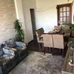 Vende no bairro Floresta, apartamento de 3 dormitórios, com dependência de empregada, de frente, living 02 ambientes, banheiro social e auxiliar, vista panorâmica para o Rio Guaíba.