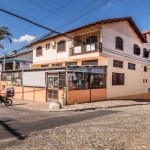 Vende ampla loja térrea  com 144 m2 privativos hoje locada  para MINI MERCADO, pé direito alto  com um banheiro . Excelente ponto comercial .