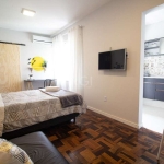 Entrar e morar  ? Excelente apartamento  de fundos, sol leste, com 30,25 de área privativa, desocupado na região central MOBILIADO E EQUIPADO, com fácil acesso a todos os lados da cidade!&lt;BR&gt;Pré