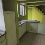 Linda Cobertura  3 quartos sendo 1 suíte com hidro, e 2 vagas no bairro Jardim Lindoia em Porto Alegre. Ampla Sala de 2 ambientes, cozinha mobiliada e na parte superior sacada com churrasqueira. Prédi