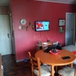 Apartamento 2 dormitórios, 1 vaga de garagem, no bairro Cristal, Porto Alegre/RS       &lt;BR&gt;&lt;BR&gt;Apartamento de dois dormitórios, em bom estado de conservação. Possui living, banheiro social