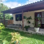 Casa de dois dormitórios, pode ser transformado em três e opção  suíte, dois banheiros um com box vidro, cozinha, sala de jantar, sala de estar enorme com lareira, Pátio enorme lateral e nos fundos um