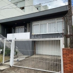 CASA DE 3 DORMITÓRIOS ,COM SUITE, 3 BANHEIROS,2 ANDARES.&lt;BR&gt;TERRENO COM 6,60X37,0, LOCALIZADA NO BAIRRO PETRÓPOLIS..&lt;BR&gt;VENHA CONHECER, VOCE IRÁ GOSTAR.