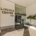 Ótima sala comercial no Centro Empresarial Lincoln Center, na Av. Carlos Gomes, com 122m² privativos, com divisórias para 4 amplas salas e mais sala de recepção, 2 banheiros, e cozinha. Instalação elé