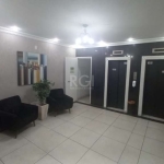 Coliseu vende andar com excelente localização na região central, com divisórias compondo um conjunto de 4 salas, piso parquet, dois banheiros,, copa, 4 ares condicionados de 36000 btus cada. &lt;BR&gt