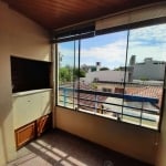 Apartamento desocupado no bairro Santana em Porto Alegre. 2 dormitórios, living 2 ambientes, SACADA com churrasqueira, banheiro social, silencioso, ensolarado. Cozinha sob medida, lavanderia separada.