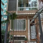 Vende-se apartamento de 1 dormitório, desocupado, com sacada,  na rua Duque de Caxias, CENTRO HISTÓRICO, banho social amplo, living em 2 ambientes, ensolarado, copa e cozinha, área de serviço independ